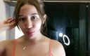 Indoseblay: Camgirl spielt mit ihren titten und zeigt perfekte indonesische muschi...