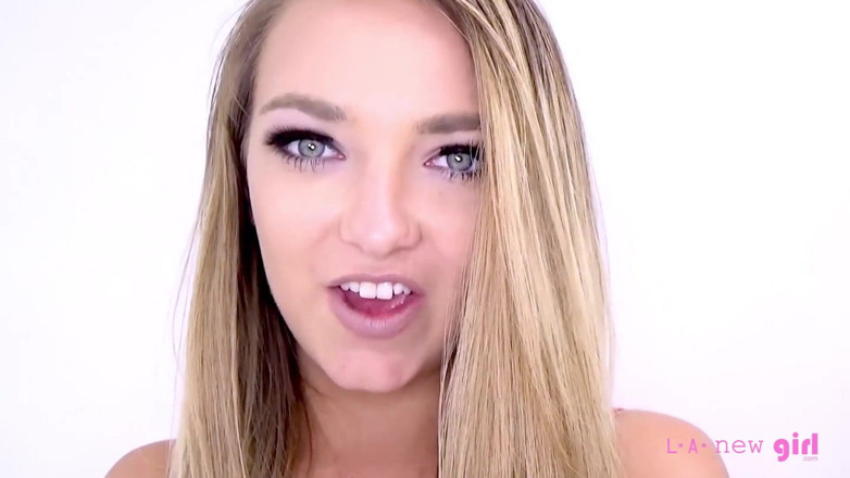 L.A. New Girl: Blond amatorka ssie i zostaje ostro wyruchana podczas sesji zdjęciowej