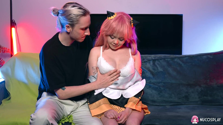 Nu Cosplay: Pequeña zorra anime Rebecca Nikson follada por un chico con...