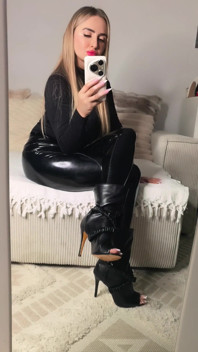 Goddess Selfie Brainfuck