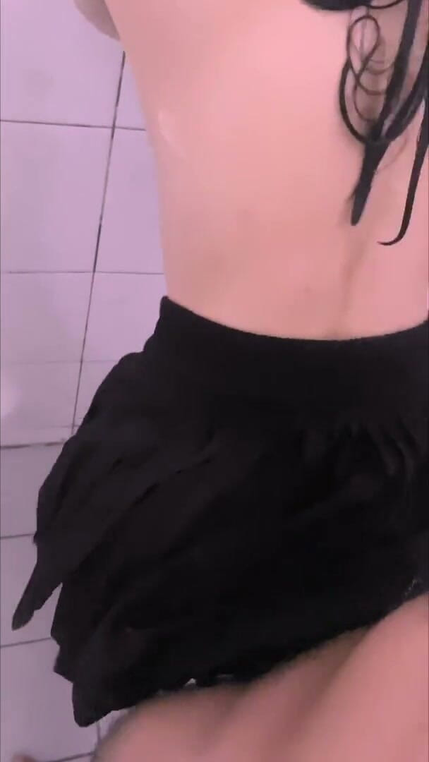 Hashini Hirunika: Baño divertido con novia