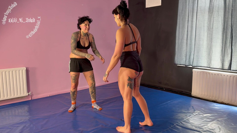 She Wrestle: 2 chicas calientes