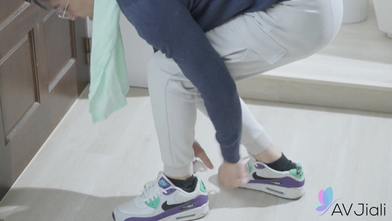 AV Jiali: Jiu Jiu Decides to Fuck Her Father-in-law