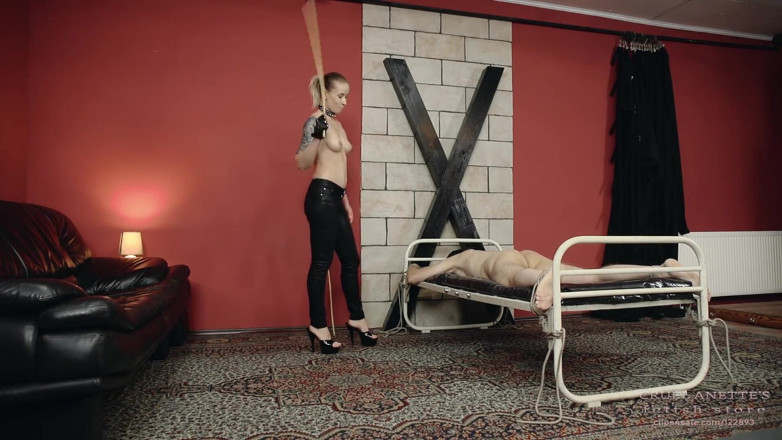 Cruel Anettes fetish world: Sebatan tebal