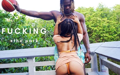 Fucking Petite Ebony in Park