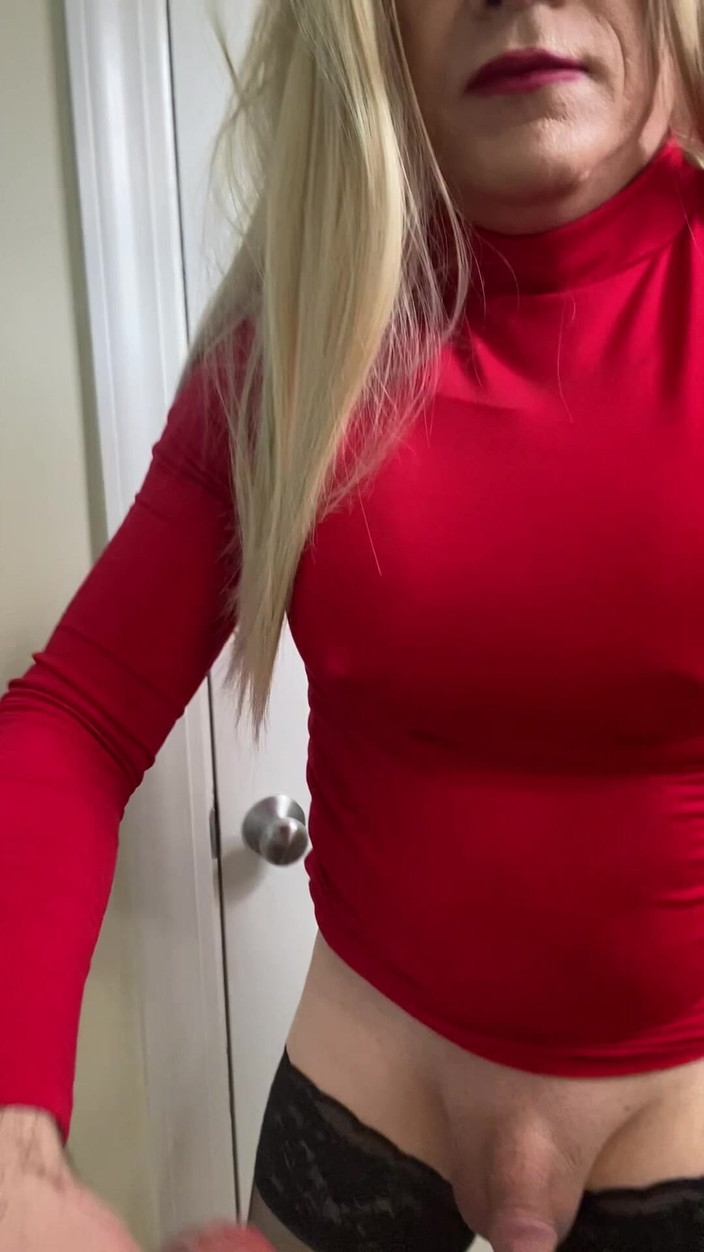 MadisonCD2025: Trans kadın travesti dildoya boşalmaya çalışıyor sonra sürtük orta yaşlı seksi...