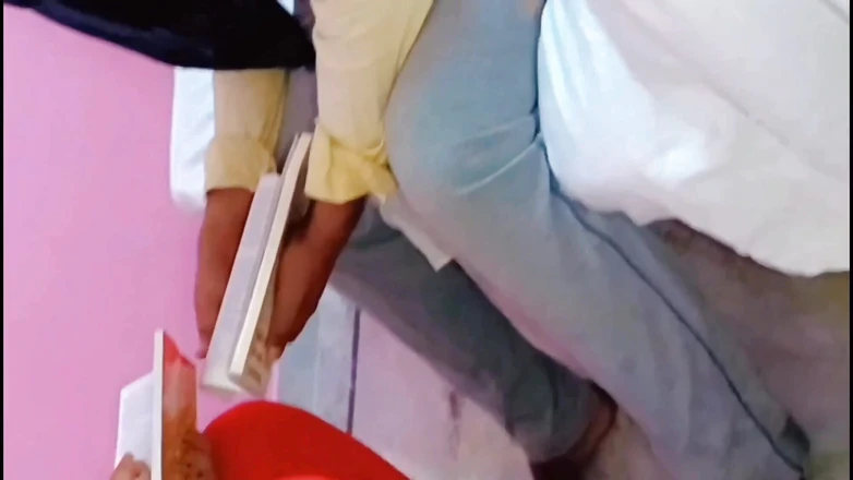 Indiangabruterajija: Cikgu biologi digoda oleh awek kolej India dan mengongkeknya