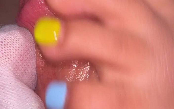 Latina malas nail house: Groene nagels plagen en randen aftrekken