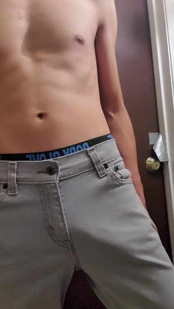 Officialztwink: Người bạn Hung đã gửi cho tôi con cu của anh ấy...