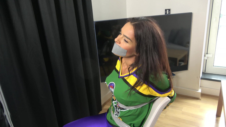 Latina Fetish: Latina em: Membro da equipe de hóquei amarrado a uma...