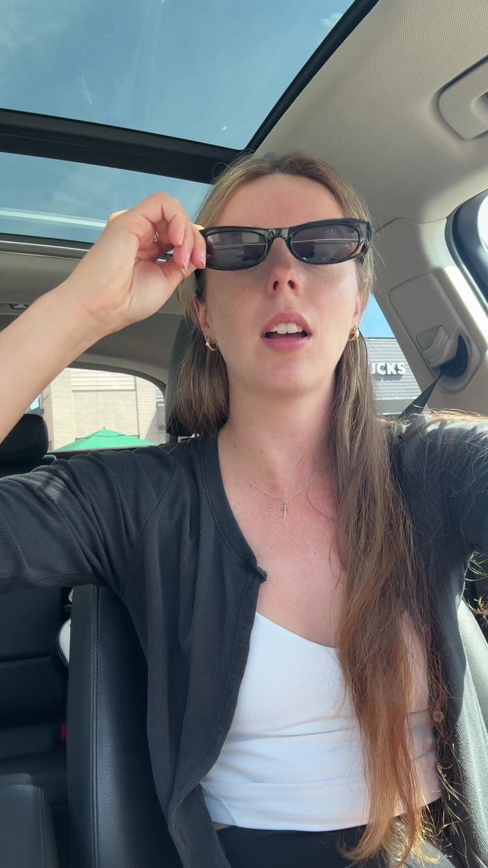 Nadia Foxx: Septiembre - Starbucks Drive Thru con orgasmo exuberante!