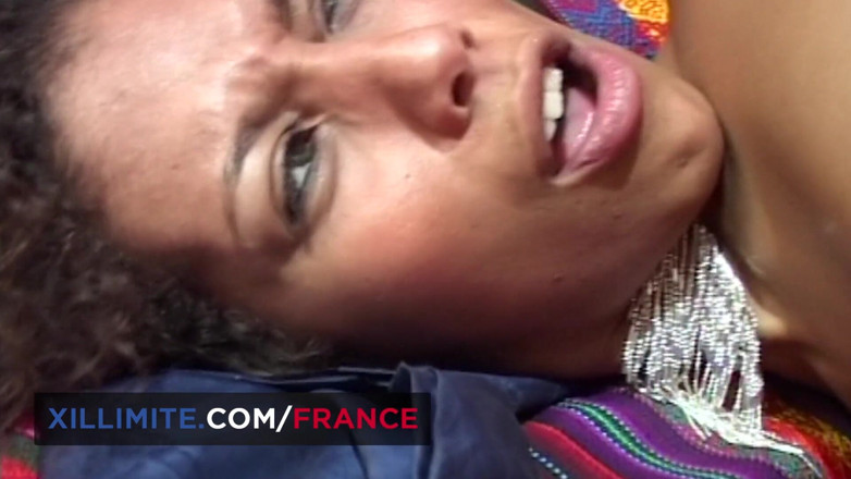 Made In France: Une bombasse noire super sexy se fait enculer