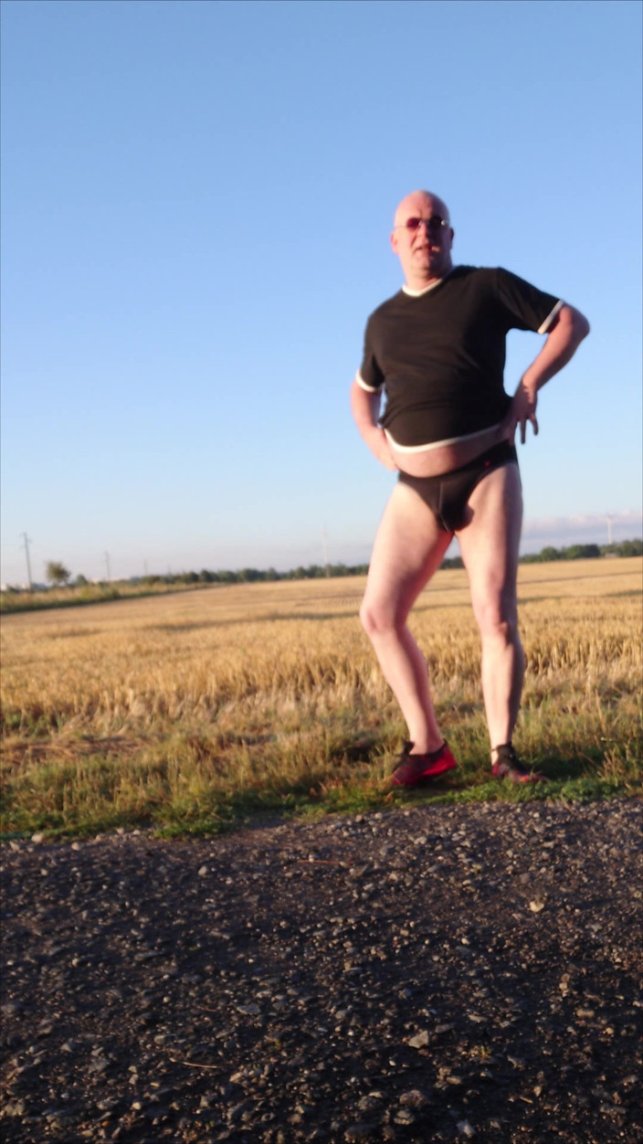 Carmen_Nylonjunge: Invito per Una Ripresa Video All'aperto Con Nylon Boy