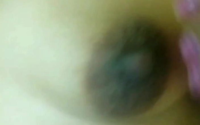 Carla Villalobos: La miLF troia si tocca mostrando tette e culo per...