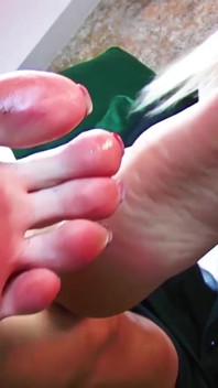 Femdom, adoration des pieds