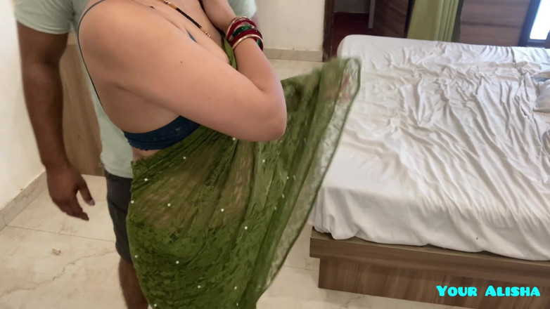 Your Alisha: Mon devar pervers vient dans ma chambre et me baise...