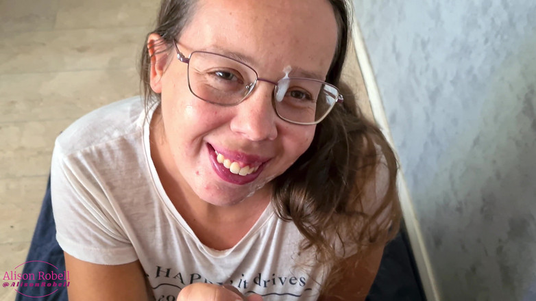 Alison Robell: Gli fa un pompino e continua a succhiarlo dopo il...