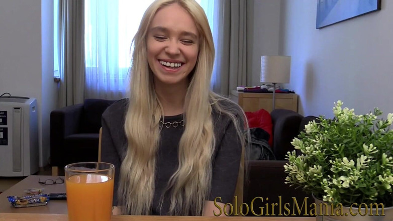 Solo girls mania: Young Girl Arteya Interview