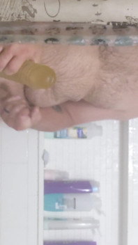 Eandy Roades s’amuse sous la douche