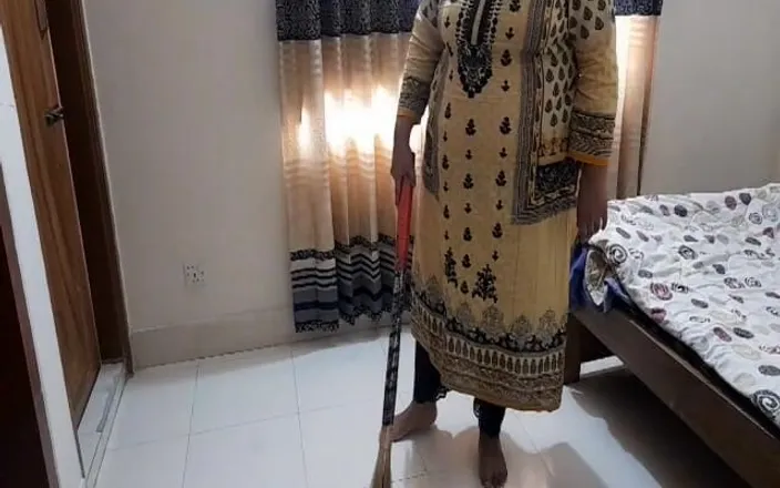 Aria Mia: Punjabi Ayesha Aunty Fucked by Maid!