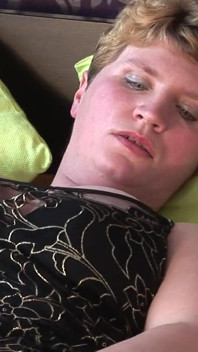 Matilda, Amatrice Mature Pulpeuse, Joue Avec Ses Gros Seins Naturels Et Sa Chatte