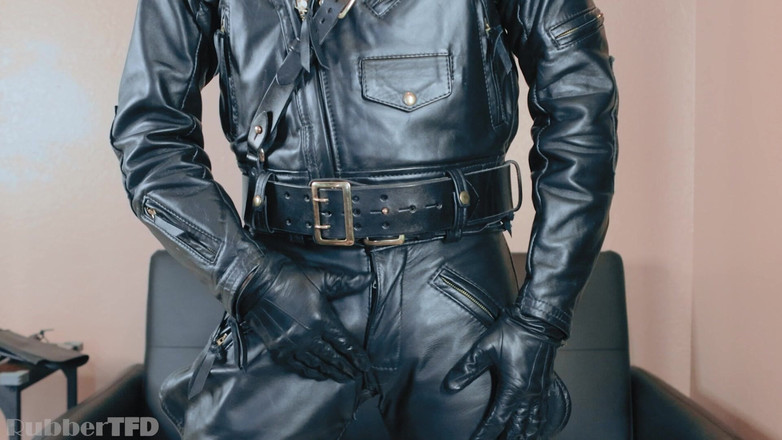 RubberTFD: 가죽 유니폼 클로즈업 [대체 테이크]