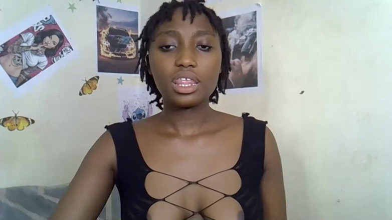Maeeyxx: 내 릴 십대 보지를 계속 훈련할거야