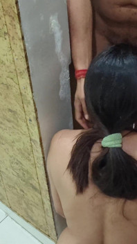 Dejó la india de la vecina con grandes pechos bajo el pretexto de pedir azúcar