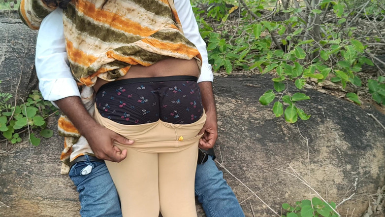 Apple baby: Venkovní sex s nevlastní sestrou
