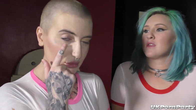 100% Amateur Gangbang and Bukkake from the UK!: 輪姦ファックとフェイシャルのための素敵なルビーとピクシー