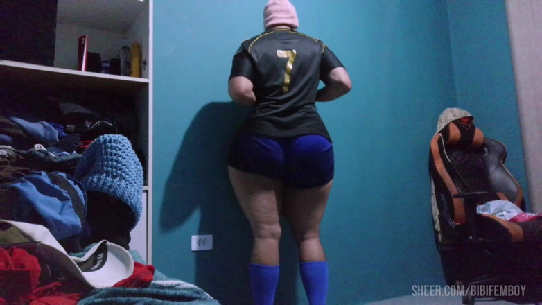 Sissy sapeca studio: A Curvy Tranny with a Big Ass and a Feminine...