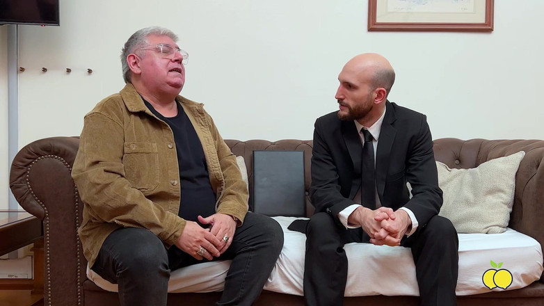 limonproducciones7: Právník mi přišel pomoci přesvědčit mou ženu, aby podepsala rozvod. Ft...