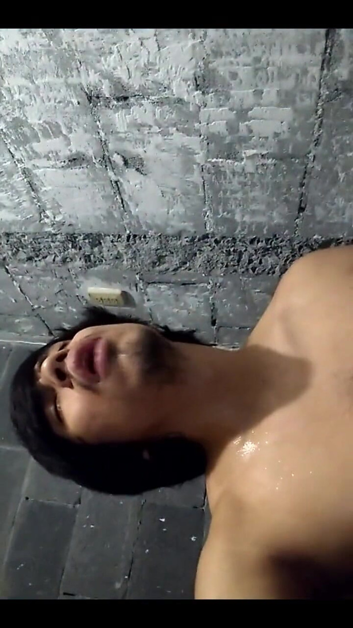 AlexAlejandro13: Na záchodě jsem vždycky hodně nadržená. Přijďte trávit nejlepší čas u...