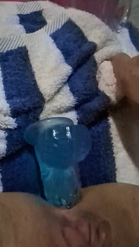 Nieuwe dildo anale neukpartij milf gilf solo eigengemaakt spuiten