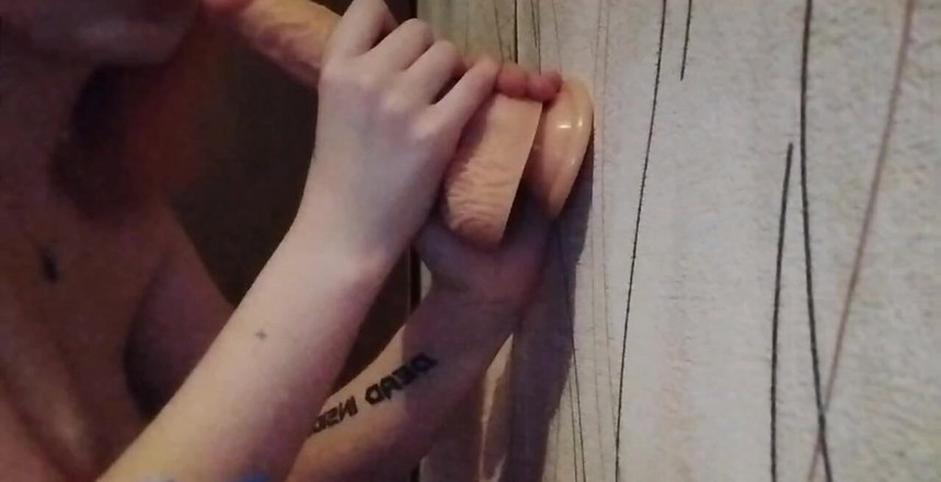 Miss_Kaprizzz19: A Shy Girl Is Sucking a Cock, Do You Like...