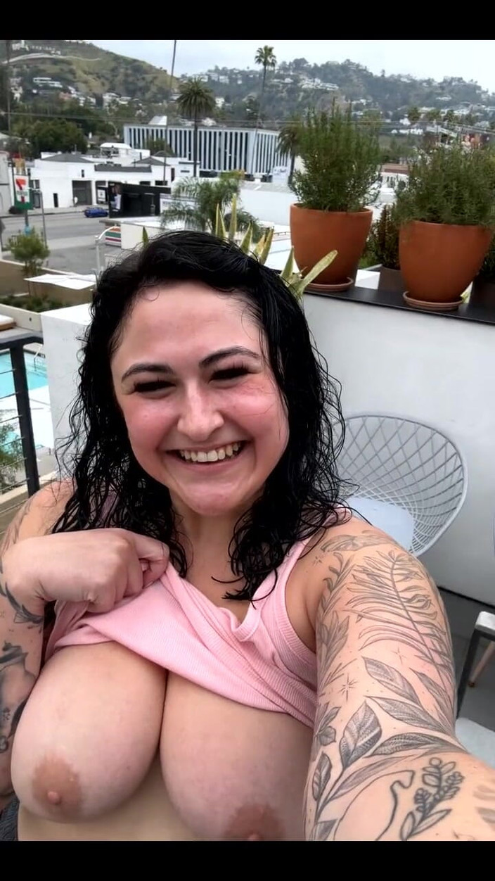 Josie Jaxxon: Toket selamat pagi dari la!