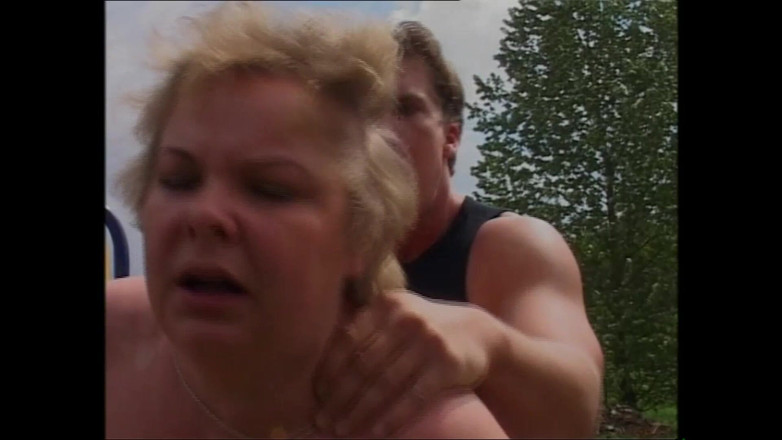 Muschi movie official: Country MILF med stora tuttar knullas som en slampa utomhus
