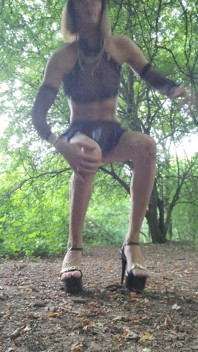 Eine schlampe in einem Groschen (29. juni 2025) Auf der suche nach schwänzen. Französische transvestite-Ausstellung vanessabitchx