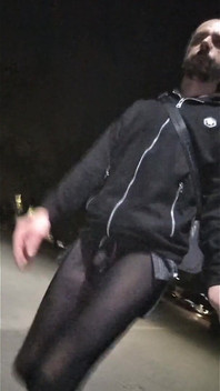 Transparan Taytla Şehirde Yürüyüş (bulge Mezge)