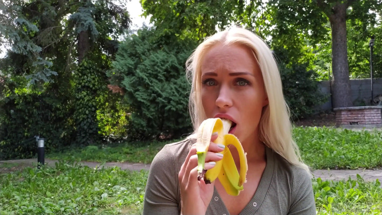 Immoral Live: Przybrana siostra przyjmuje dziewictwo swojego przyrodniego brata