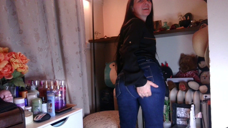 Raven Willow: Min röv ser bra ut i jeans