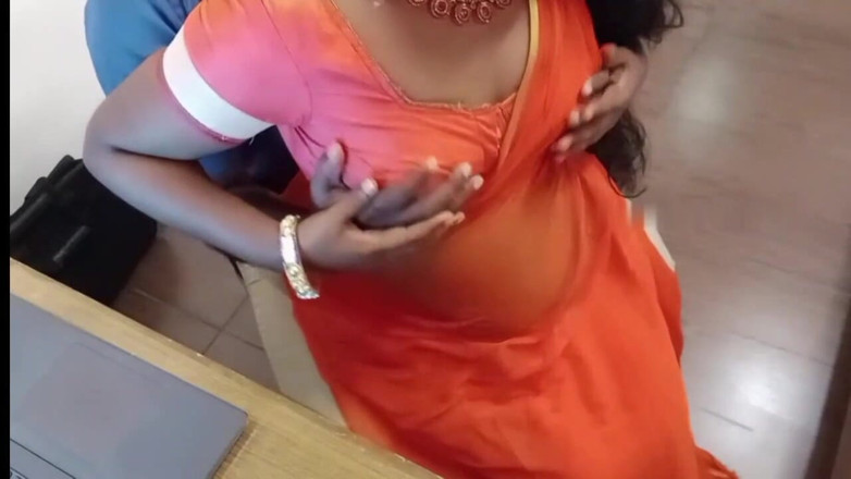 Luxmi Wife: Vrouw neukt manager in kantoor transparante Saree