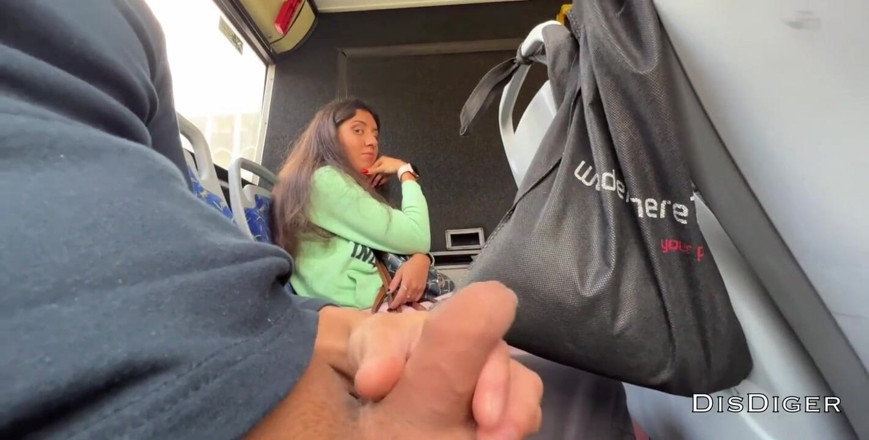 Dis Diger: Una chica extraña se masturbó y me chupó la polla...