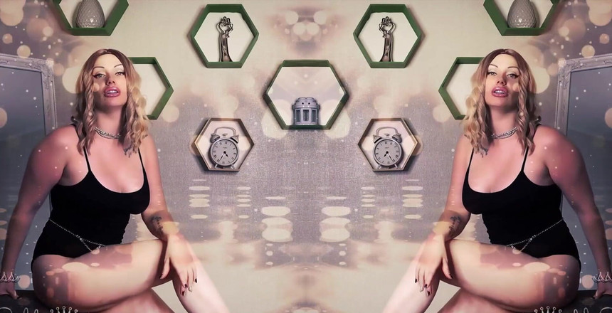 Goddess Misha Goldy: あなたは女性を喜ばせるのに全く役に立たない、なぜならあなたのチンポは小さくて絶対に哀れだからです!