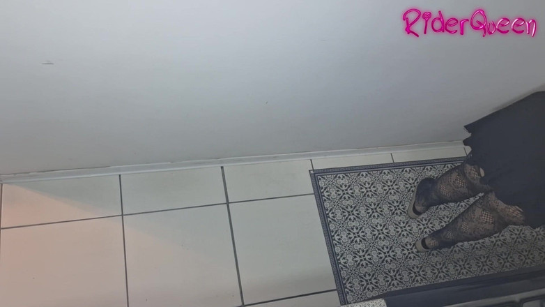 Riderqueen: Macecha v kuchyni šuká nevlastního syna - video pro fanoušky MILF bbw