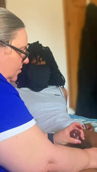 Beste Oma Grote Zwarte Lul Scherpe Olieachtige Massage Voor Sperma Dat Enorme Lading Druipt