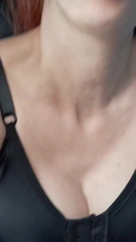Handjob Im Auto Des App-fahrers Ließ Ihr Sperma in Den Mund Kommen!