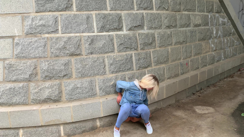 Claudia Macc: Pissing-solo