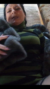 Avsugning, knulla och sperma leker med mina impotenta makevänner medan jag bär en päls ep 240
