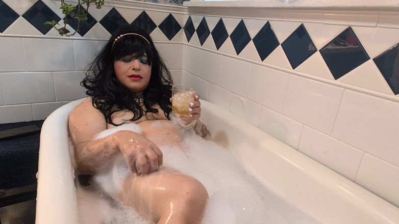 Tongue Lashor 69: L’heure du bain 01, clip masturbatoire